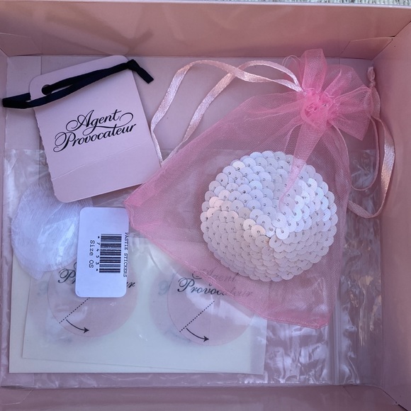 Agent Provocateur Iridescent White Pair of Sequin Nipple Pasties - Picture 8 of 12